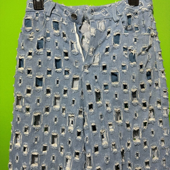 Unique Cutout Jeans - Picture 3 of 8